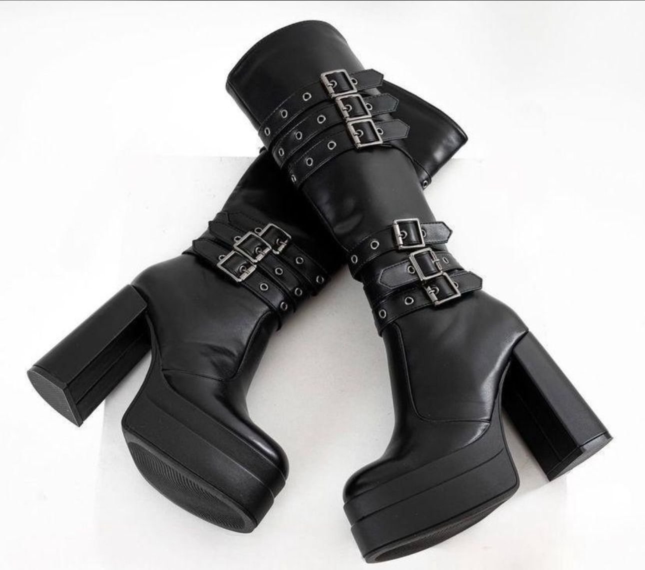 bota larga cuero