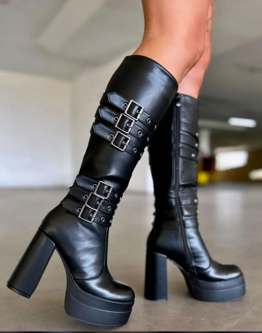 bota larga cuero